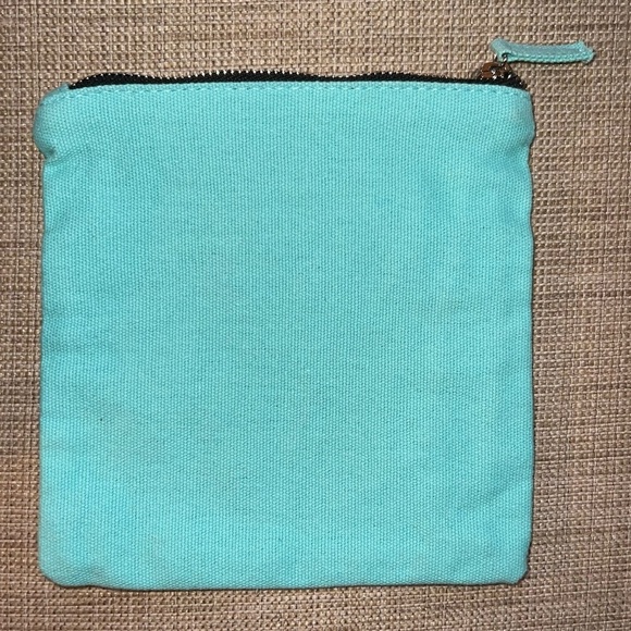 LOVE 🌮 tacos? This adorable makeup bag is for you. - Picture 2 of 5